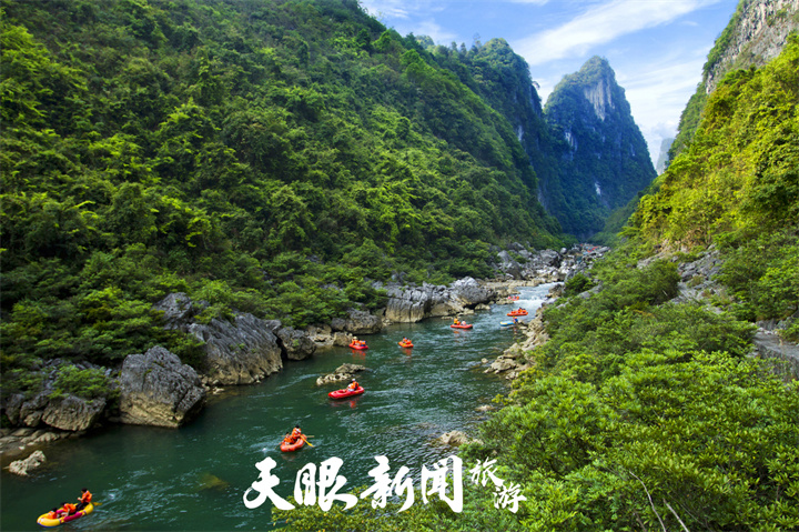 Enjoy the cool over a thrilling rafting experience on Guizhou's Shuichun River | “秋老虎”即将来袭！来荔波水春河乐享清凉