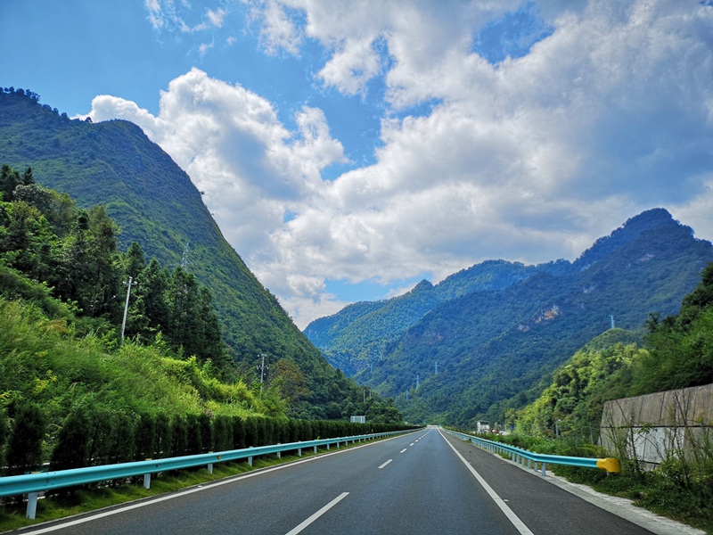 2018年,全国建成通车的高速公路,10%在贵州