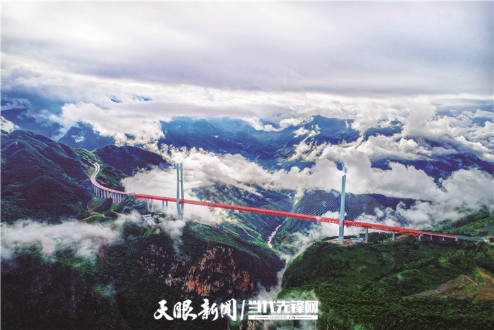 垂直高度565米的世界第一高桥，杭瑞高速北盘江大桥。资料图.jpg