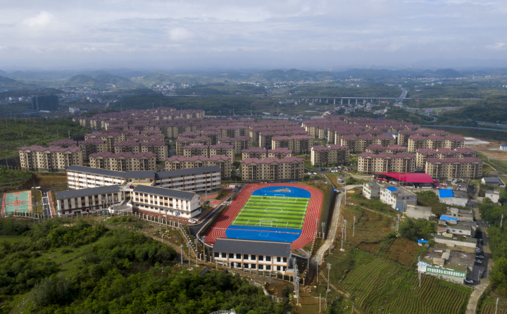 2020年5月29日，贵州省毕节市黔西县锦绣学校正式开始上课（无人机照片）。.jpg