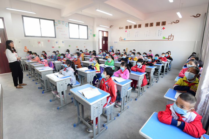 2020年5月29日，贵州省毕节市黔西县锦绣学校，学生在认真听课。  (2).jpg