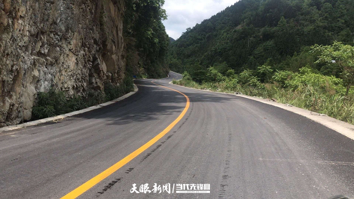 榕江县县乡公路路面改善提升工程完工项目.JPG