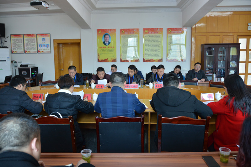 印江自治县人民医院组织召开党员领导干部民主