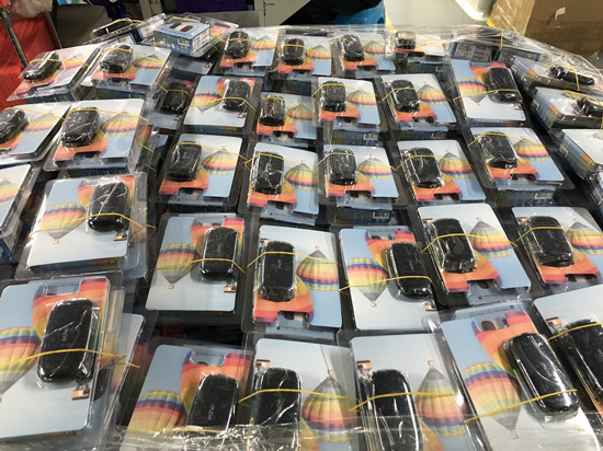 贵州华金润科技集团有限公司生产包装的手机零部件。_副本.jpg