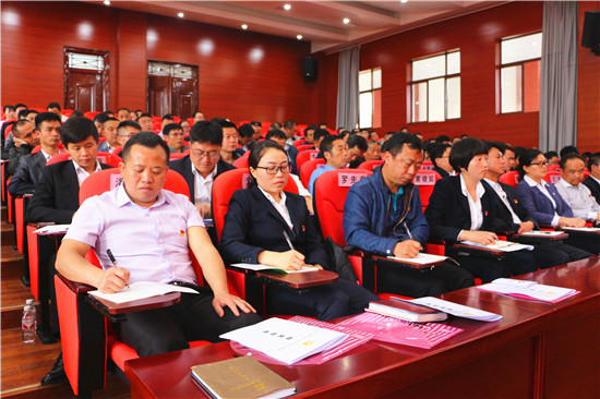 图6：4月20日至21日，麻江县举办2019年村（居）党组织书记专题培训班。图为4月20日学员在听课情形。（罗文刚）.jpg