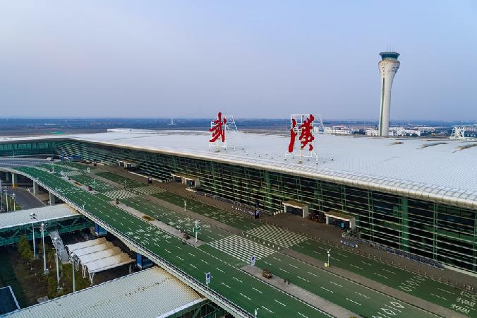 探访武汉天河国际机场: 客机停满廊桥 全面保障防疫人员物资运送空中